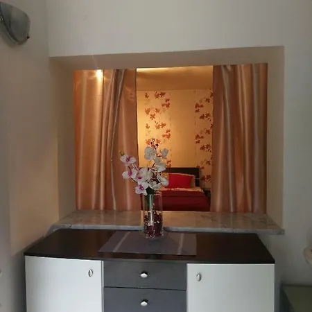 Lovely With Garden And Terrace Apartment