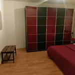 아파트 Lovely With Garden And Terrace