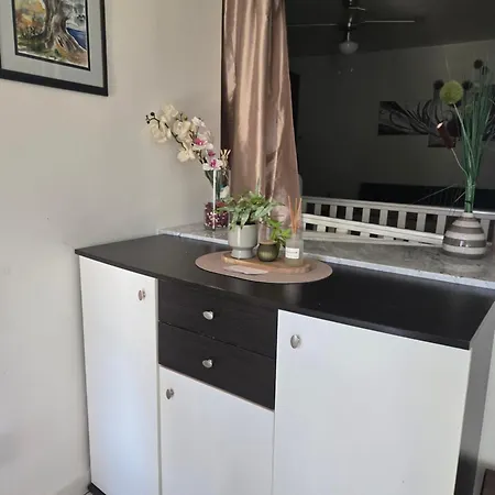 Apartamento Lovely With Garden And Terrace *