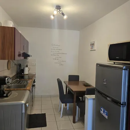 Apartamento Lovely With Garden And Terrace *