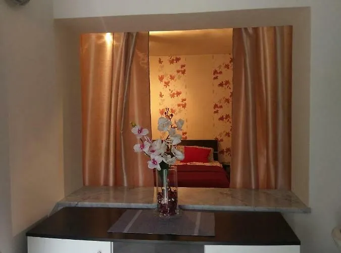 Lovely With Garden And Terrace Apartamento